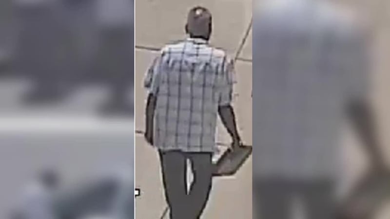 Señor de 85 años le da aventón a desconocido frente a un Costco, pero el acto de buena fe...