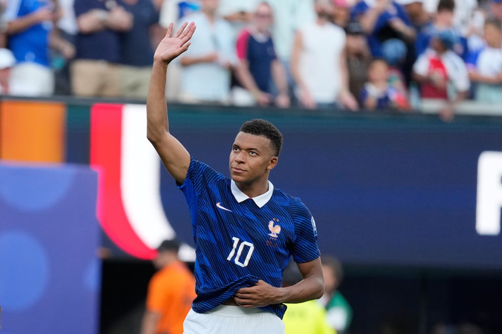 El astro francés Kylian Mbappé tras la victoria 3-0 ante Suecia en la ronda de 16vos de final...