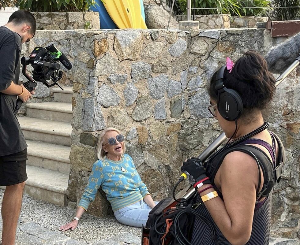 Esta imagen publicada por ViX muestra a la personalidad de televisión Laura Bozzo durante el...