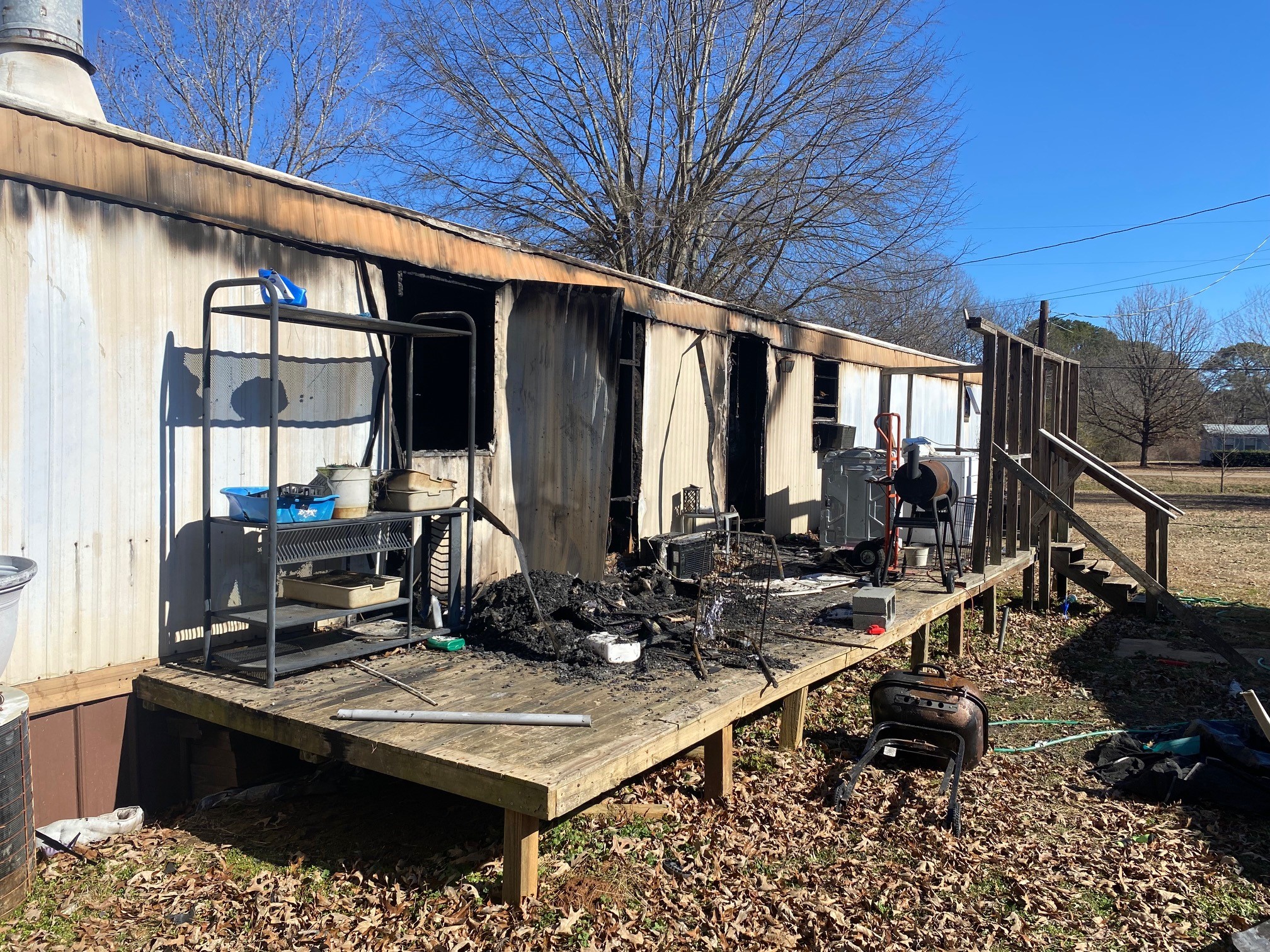 Madre e hija mueren dentro de una casa móvil en llamas en Alabama