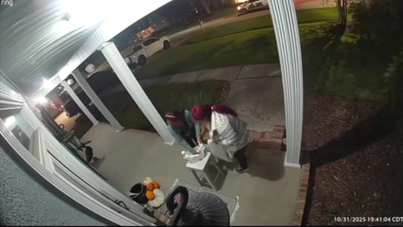 Familia hispana pide disculpas por "confusión" al recoger dulces la noche de Halloween en...